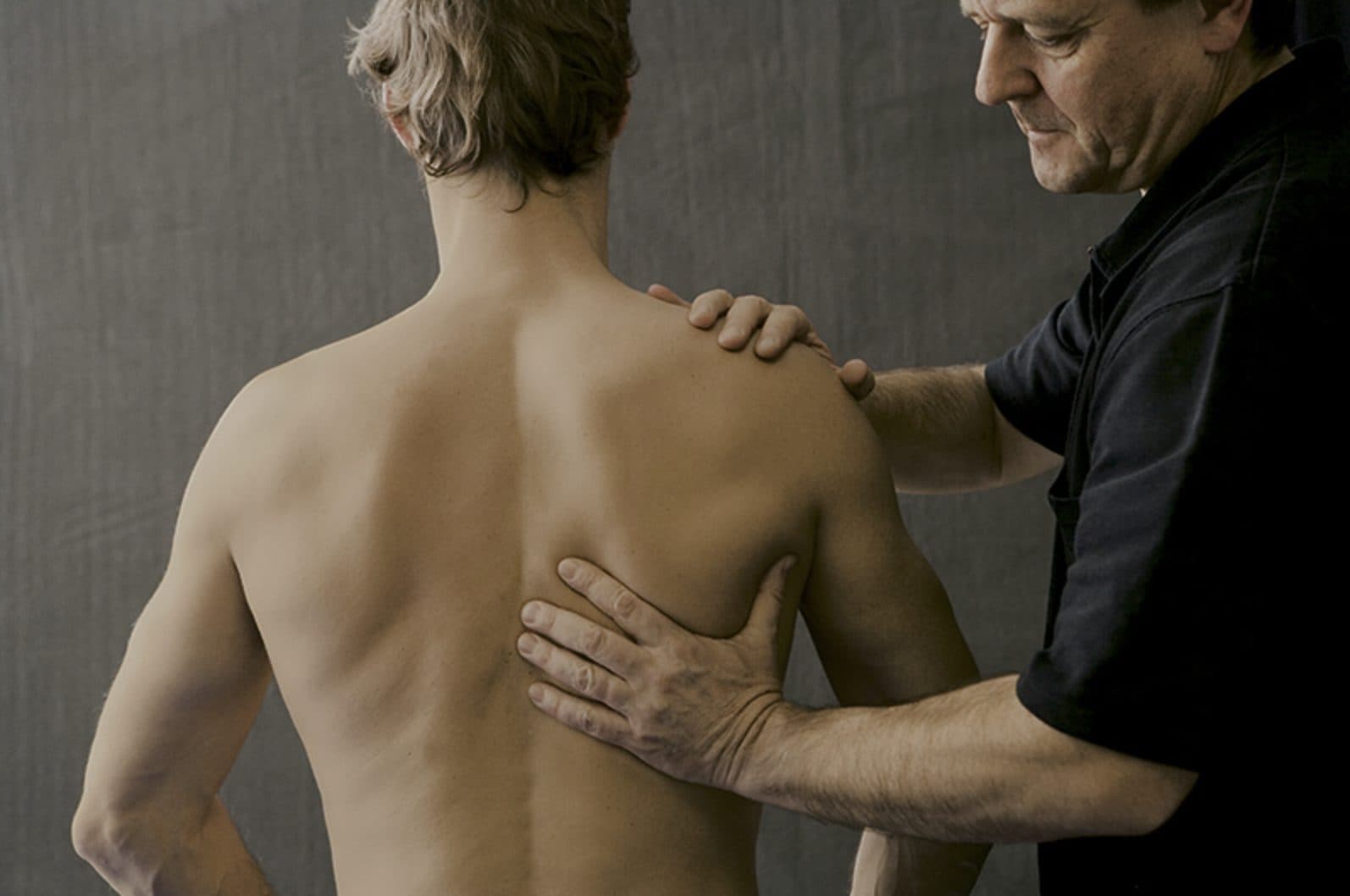 Heller Behandlungsraum der Physiopraxis Russ in Stuttgart-Degerloch